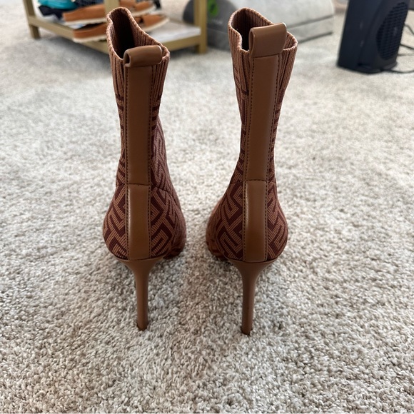 Steve Madden brown patterned heeled booties, like new!, size 7.5 - Picture 2 of 6